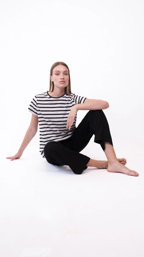 חולצת פסים שחורים - נופים