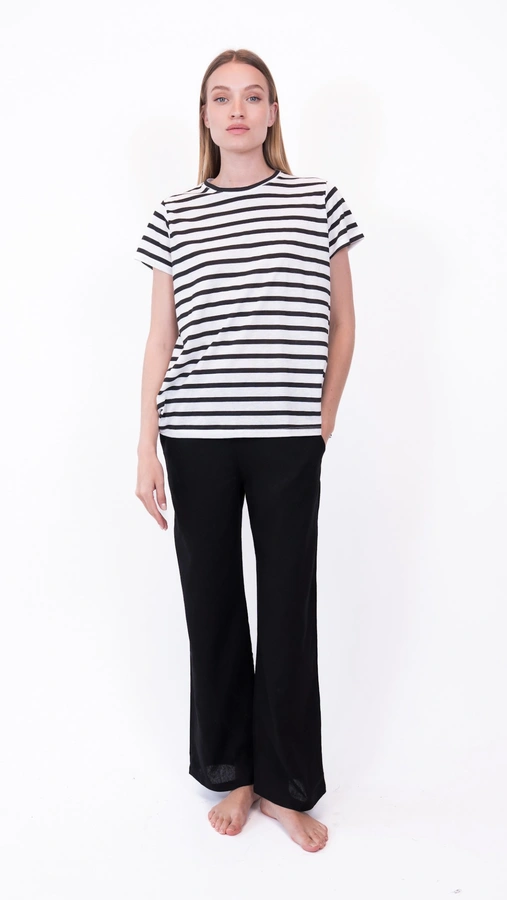 חולצת פסים שחורים - נופים