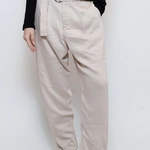 מכנסי בוי פרנד עם חגורה - חול