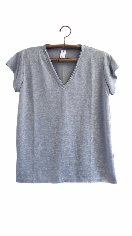 חולצת סריג דמוי פשתן - מפתח וי - אייס - איה