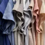 חולצת סריג דמוי פשתן - מפתח וי - כחול - איה