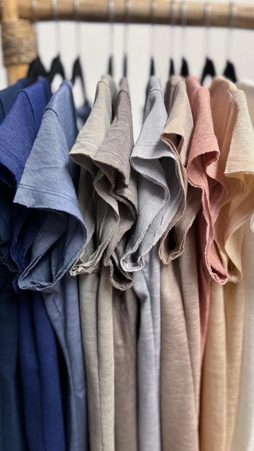 חולצת סריג דמוי פשתן - מפתח וי - כחול - איה