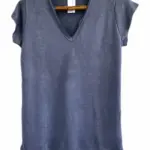 חולצת סריג דמוי פשתן - מפתח וי - תכלת כהה - איה