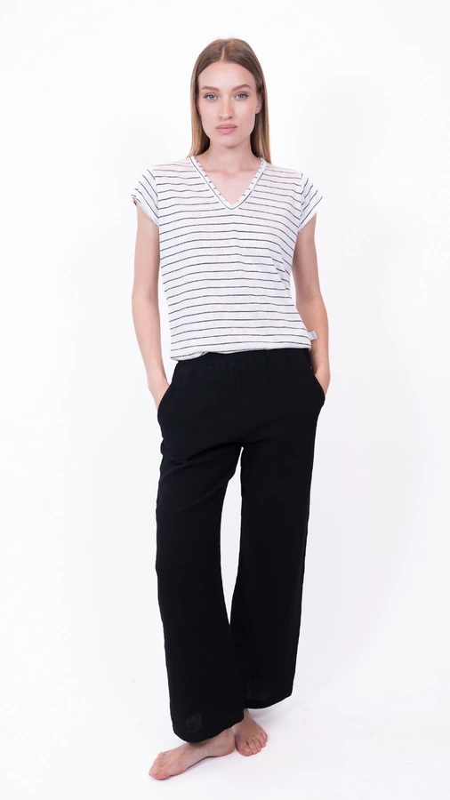חולצת סריג דמוי פשתן - מפתח וי -  פסים דקים שחורים - איה