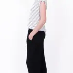 חולצת סריג דמוי פשתן - מפתח וי - פסים דקים שחורים - איה