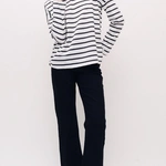 חולצת טי כתף שמוטה - נופים פסים שחורים - מרני