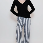 חולצת טי כפפה מפתח וי עמוק - גזרת סלים - יעל