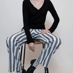 חולצת טי כפפה מפתח וי עמוק - גזרת סלים - יעל