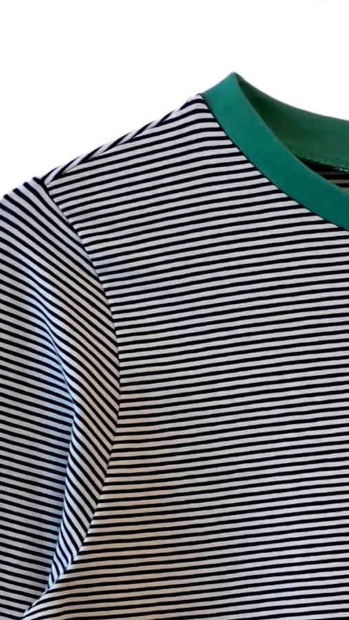 חולצת טי ארוכה – פסים דקים שחור / ירוק - תותי