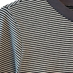 חולצת טי ארוכה – פסים דקים שחור / גרפיט - תותי