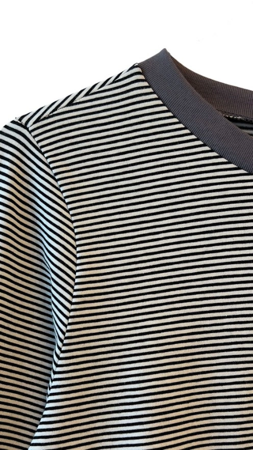 חולצת טי ארוכה – פסים דקים שחור / גרפיט - תותי