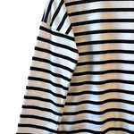 חולצת טי כתף שמוטה - נופים פסים שחורים - מרני