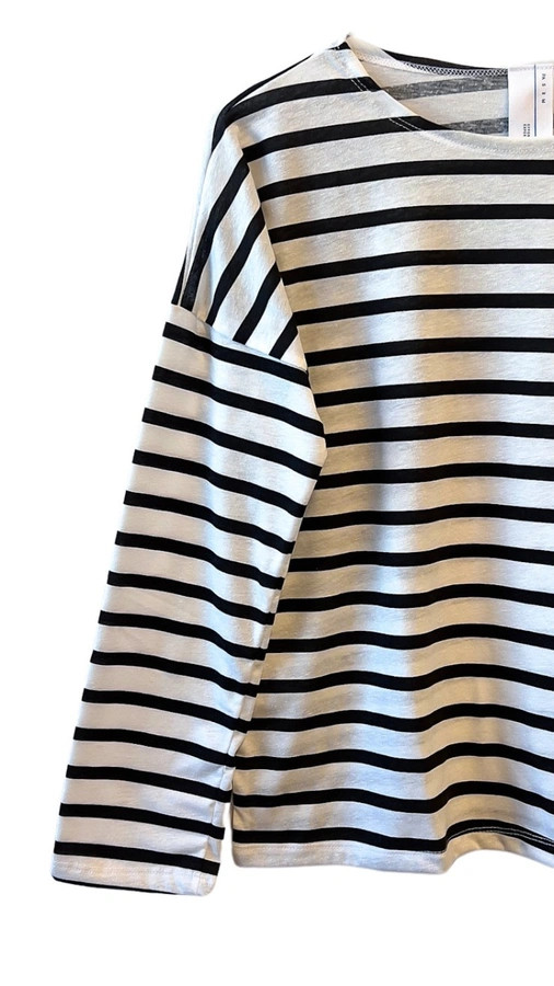 חולצת טי כתף שמוטה - נופים פסים שחורים - מרני