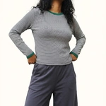 חולצת טי ארוכה – פסים דקים שחור / ירוק - תותי