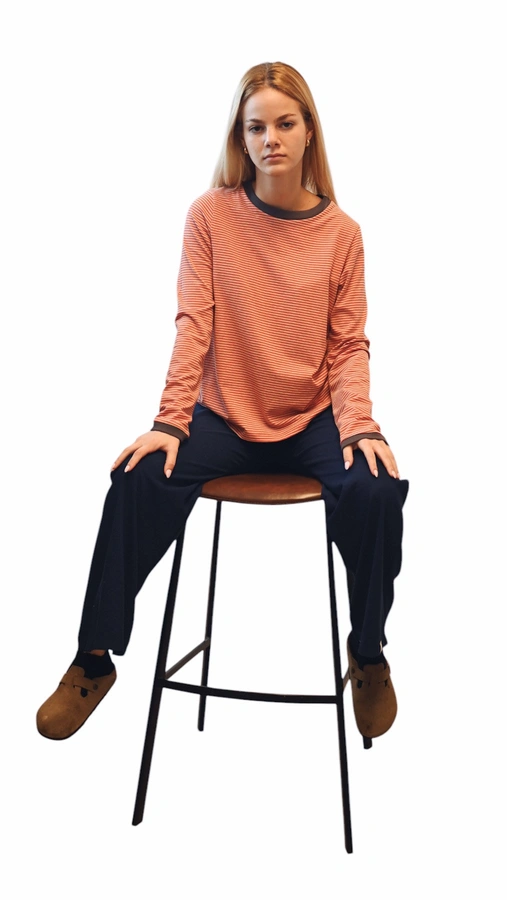 חולצת טי ארוכה – פסים דקים אדום / גרפיט - עידית