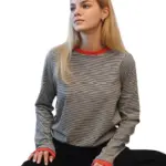 חולצת טי ארוכה – פסים דקים שחור / אדום - תותי