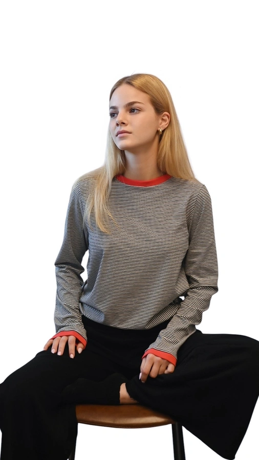 חולצת טי ארוכה – פסים דקים שחור / אדום - תותי