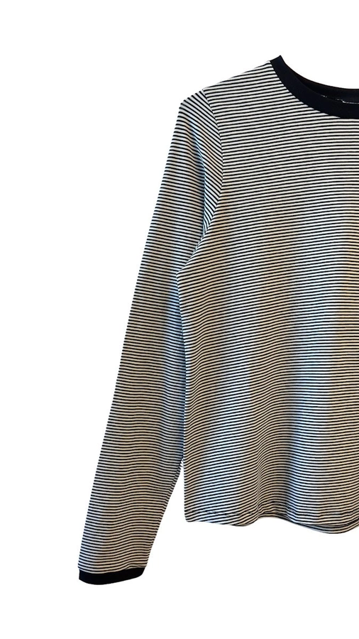 חולצת טי ארוכה – פסים דקים שחור / שחור - תותי