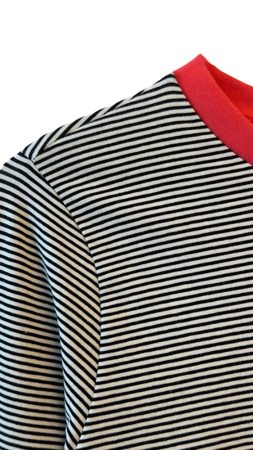 חולצת טי ארוכה – פסים דקים שחור / אדום - תותי