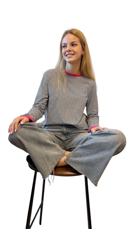 חולצת טי ארוכה – פסים דקים שחור / ורוד – תותי