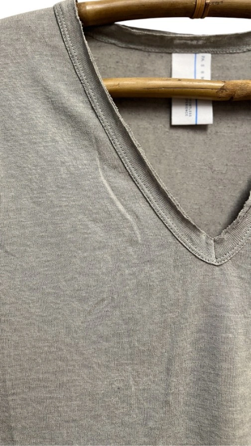 חולצת סריג דמוי פשתן - מפתח וי - ירוק אפור - איה