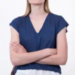 חולצת סריג דמוי פשתן - מפתח וי - כחול - איה