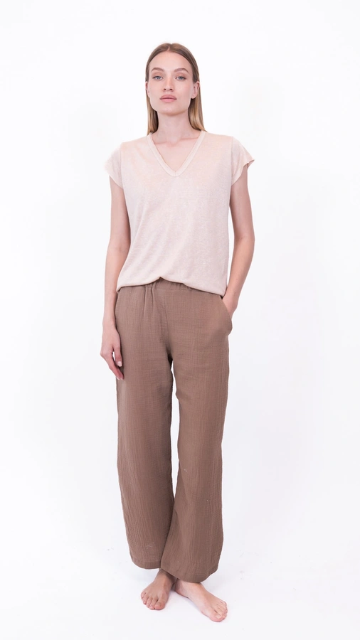 חולצת סריג דמוי פשתן - מפתח וי - פודרה - איה