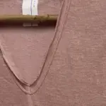 חולצת סריג דמוי פשתן - מפתח וי - ורוד מעושן - איה