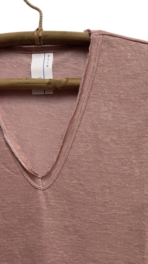 חולצת סריג דמוי פשתן - מפתח וי - ורוד מעושן - איה