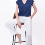 חולצת סריג דמוי פשתן - מפתח וי - כחול - איה