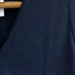 חולצת סריג דמוי פשתן - מפתח וי - כחול דיו - איה