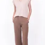 חולצת סריג דמוי פשתן - מפתח וי - פודרה - איה