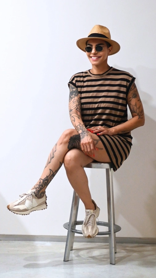 שמלת טוניקה מיני פסים שחור / מוקה - שחף