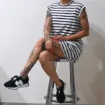 שמלת טוניקה מיני פסים שחורים - שחף