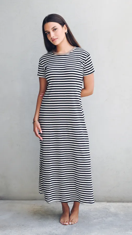 שמלת טי פסים שחור/כאמל - אלונה