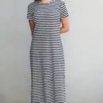 שמלת טי פסים שחור/כאמל - אלונה