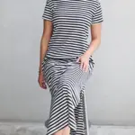 שמלת טי פסים שחור/כאמל - אלונה