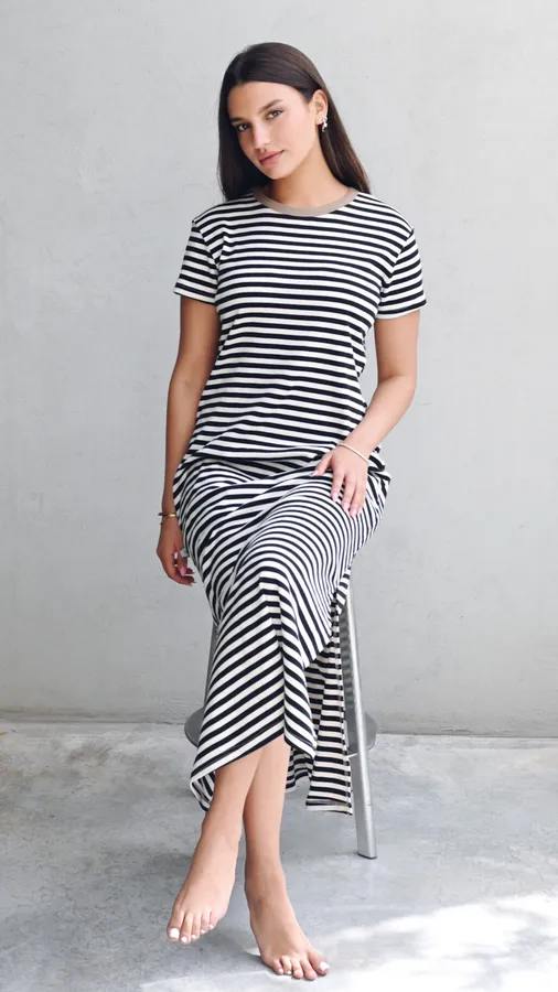 שמלת טי פסים שחור/כאמל - אלונה