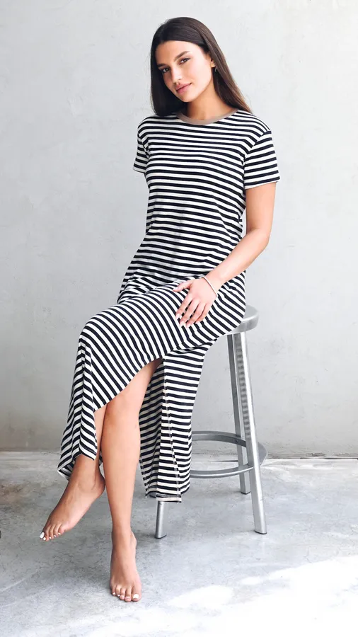שמלת טי פסים שחור/כאמל - אלונה
