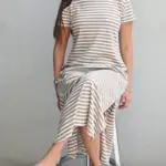 שמלת טי פסים כאמל/אפור - אלונה