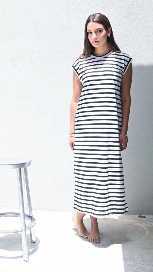 שמלת שחף ארוכה - נופים - פסים שחורים