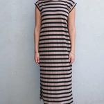 שמלת שחף ארוכה - פסים שחור/מוקה