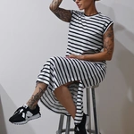 שמלת שחף ארוכה - נופים - פסים שחורים