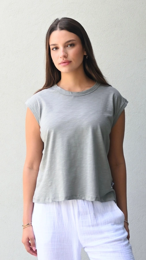 חולצה ללא שרוול - שחף - זית