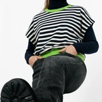 חולצת ג׳יין ללא שרוול - פסים שחור/ירוק ניאון