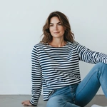 חולצת טי פסים נייבי קלאסית - מארי