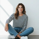 חולצת טי פסים נייבי קלאסית - מארי