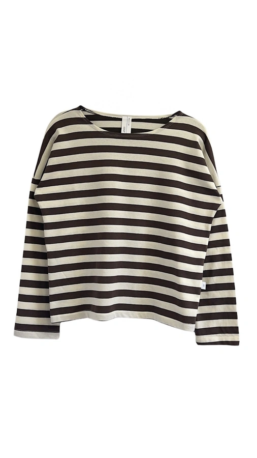 חולצת טי כתף שמוטה - פסים שמנת/שוקולד - מירן