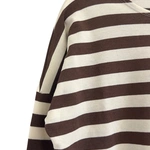 חולצת טי כתף שמוטה - פסים שמנת/שוקולד - מירן